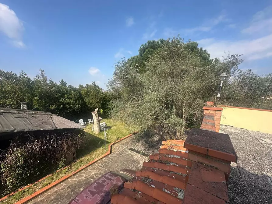 Immagine 5 di Villa in vendita  a Larciano