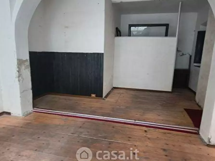 Immagine 2 di Locale commerciale in vendita  a Pisa