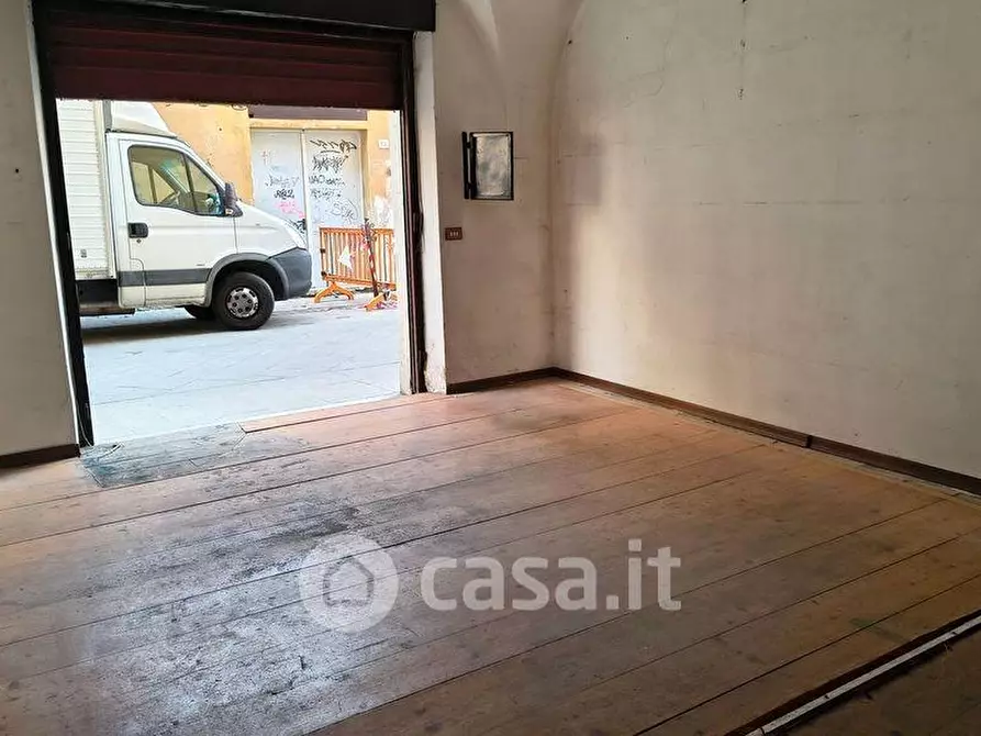 Immagine 5 di Locale commerciale in vendita  a Pisa