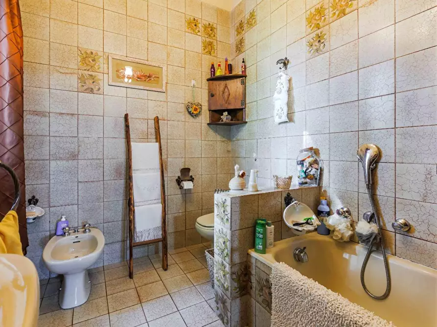 Immagine 15 di Casa indipendente in vendita  a Pescia