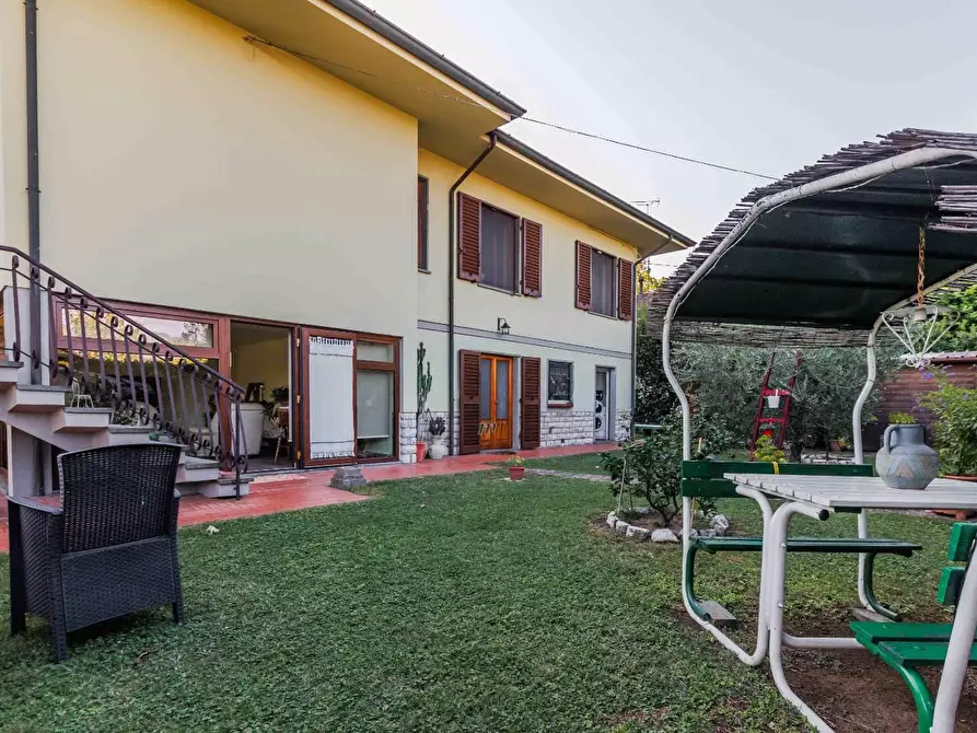 Immagine 30 di Casa indipendente in vendita  a Pescia