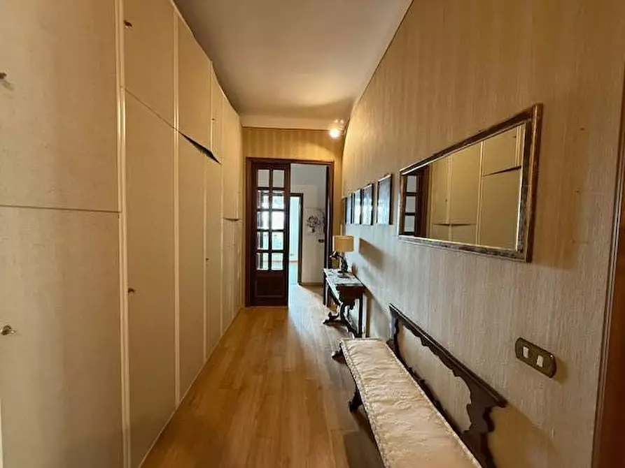Immagine 13 di Appartamento in vendita  a Siena