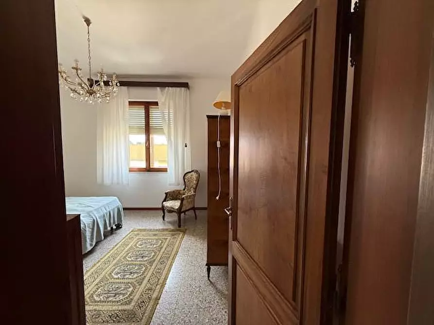 Immagine 15 di Appartamento in vendita  a Siena