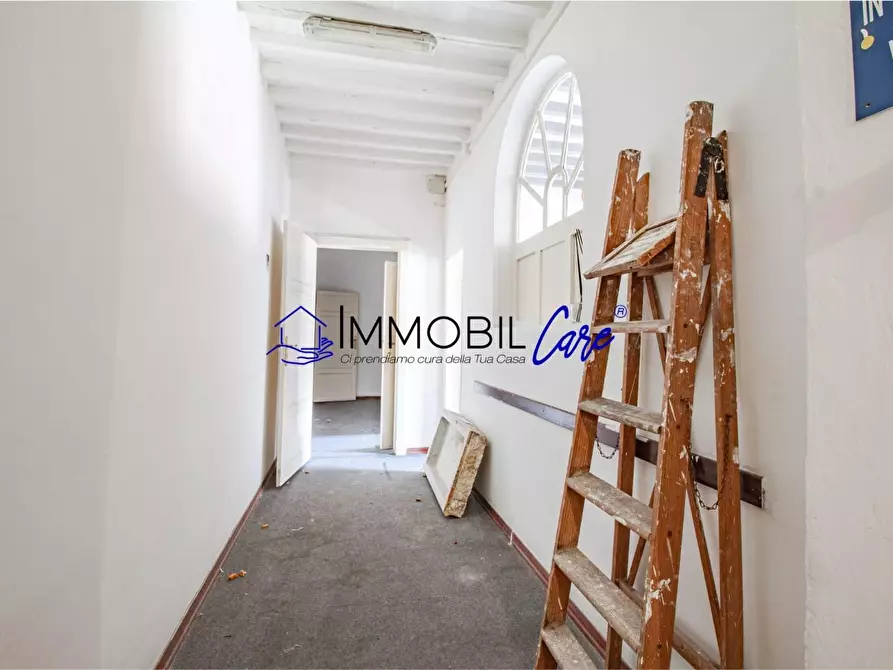 Immagine 2 di Ufficio in vendita  a Livorno