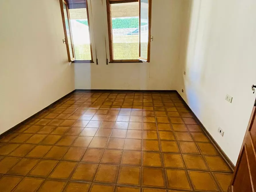 Immagine 1 di Appartamento in vendita  a Siena