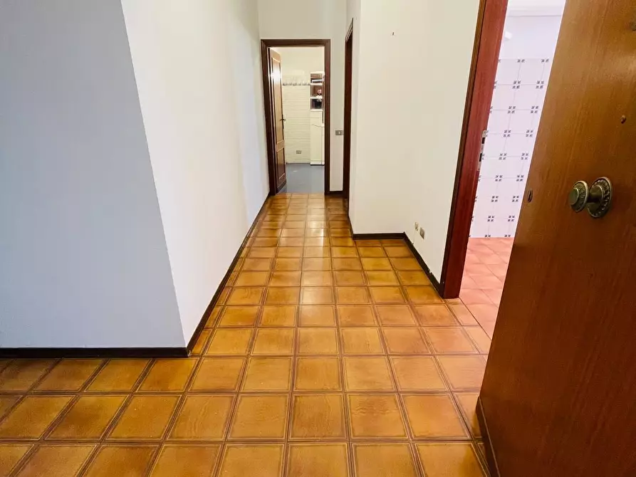 Immagine 2 di Appartamento in vendita  a Siena