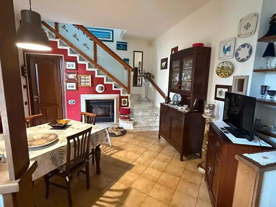 Immagine 5 di Casa trifamiliare in vendita  a Ortonovo