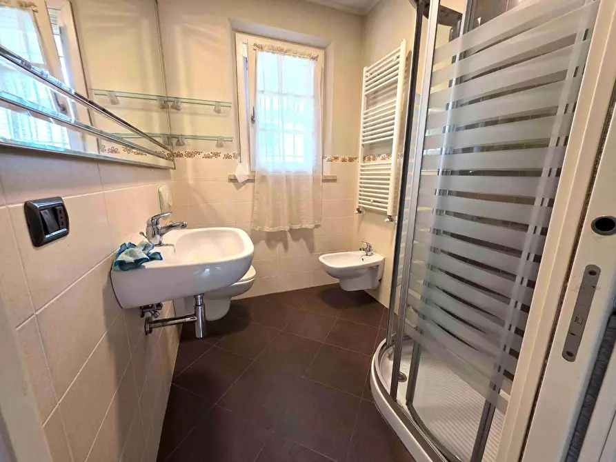 Immagine 10 di Casa bifamiliare in vendita  a Montignoso