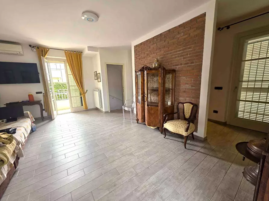 Immagine 2 di Casa bifamiliare in vendita  a Montignoso