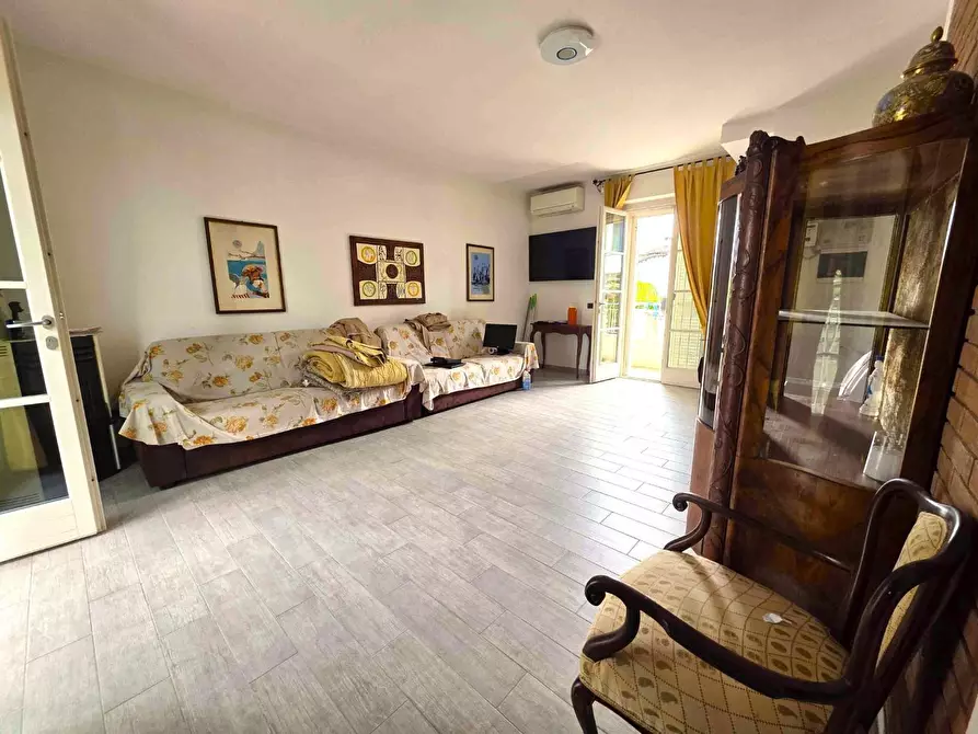 Immagine 7 di Casa bifamiliare in vendita  a Montignoso