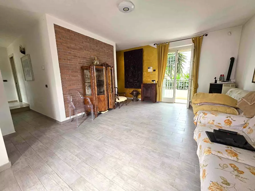 Immagine 3 di Casa bifamiliare in vendita  a Montignoso