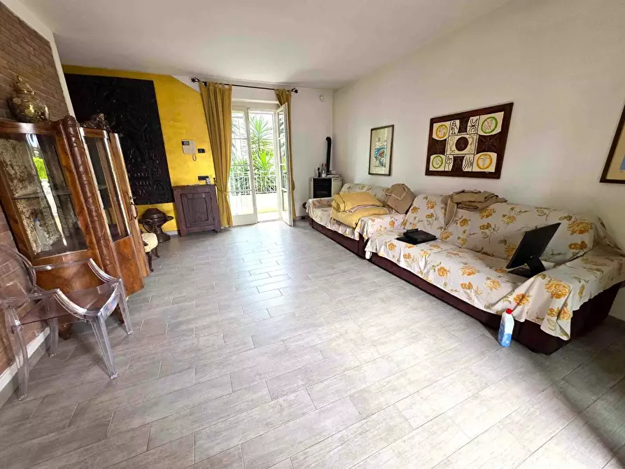 Immagine 5 di Casa bifamiliare in vendita  a Montignoso