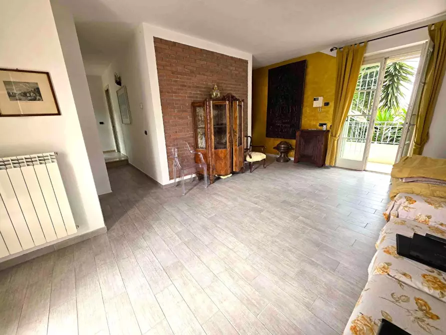 Immagine 6 di Casa bifamiliare in vendita  a Montignoso