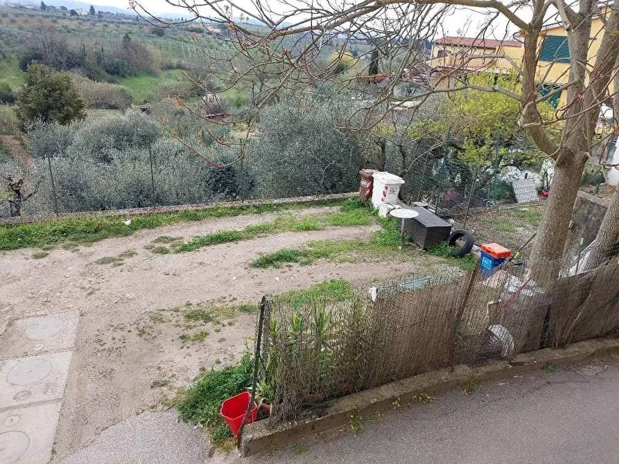 Immagine 11 di Negozio in vendita  a Lastra A Signa