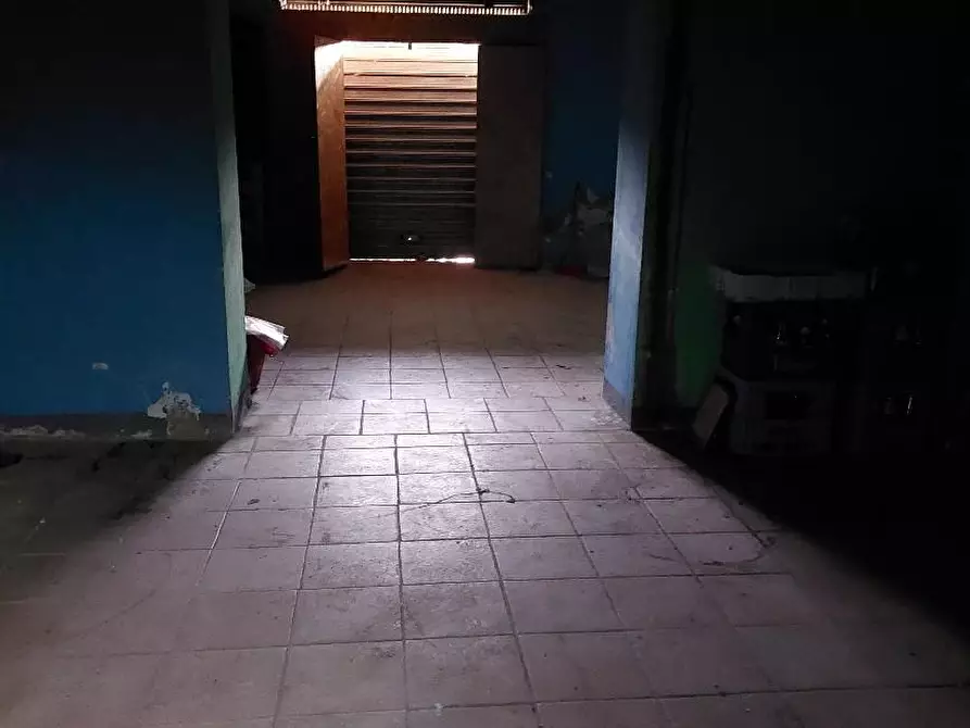 Immagine 13 di Negozio in vendita  a Lastra A Signa