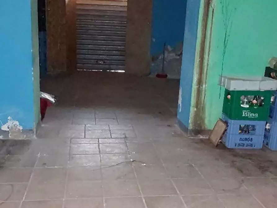 Immagine 14 di Negozio in vendita  a Lastra A Signa