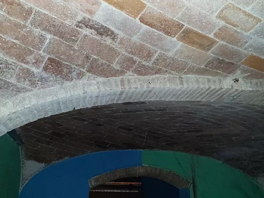 Immagine 17 di Negozio in vendita  a Lastra A Signa