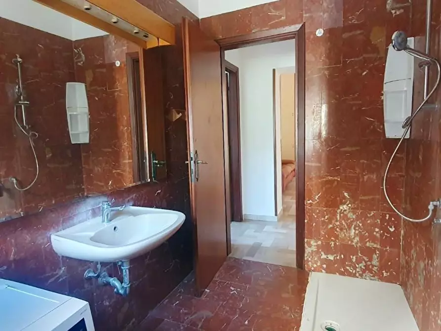 Immagine 25 di Casa bifamiliare in vendita  a Massa