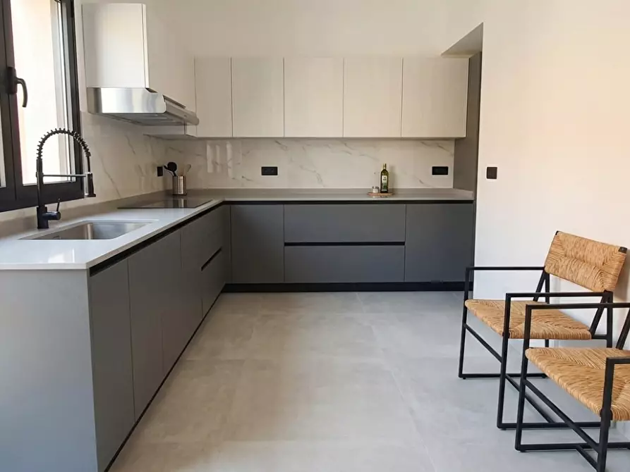 Immagine 10 di Casa bifamiliare in vendita  a Massa