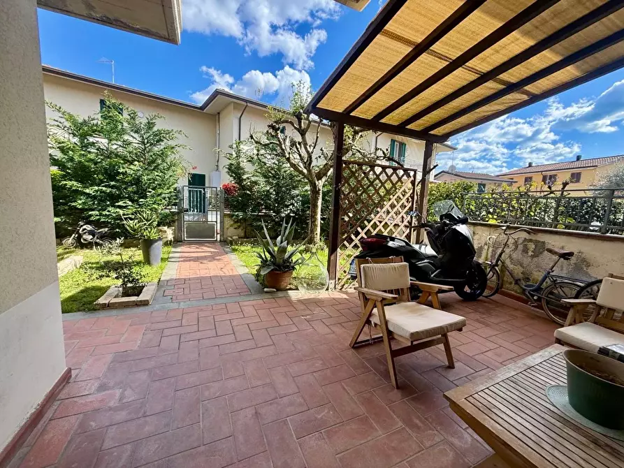 Immagine 3 di Villetta a schiera in vendita  a Massa