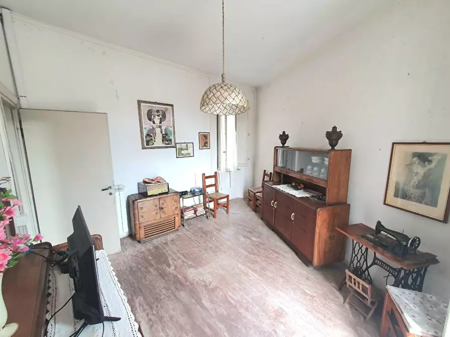 Immagine 9 di Appartamento in vendita  a Lucca