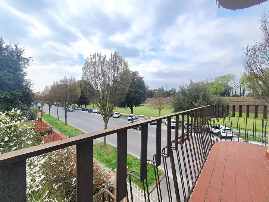 Immagine 7 di Appartamento in vendita  a Lucca