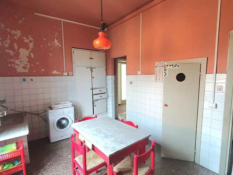 Immagine 16 di Appartamento in vendita  a Lucca