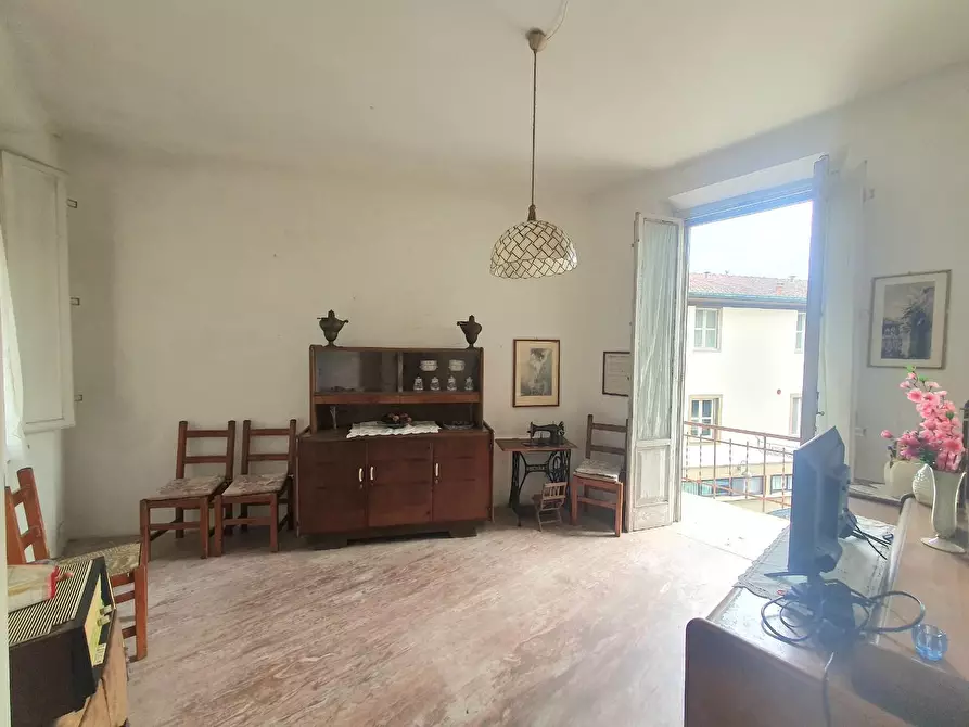 Immagine 11 di Appartamento in vendita  a Lucca