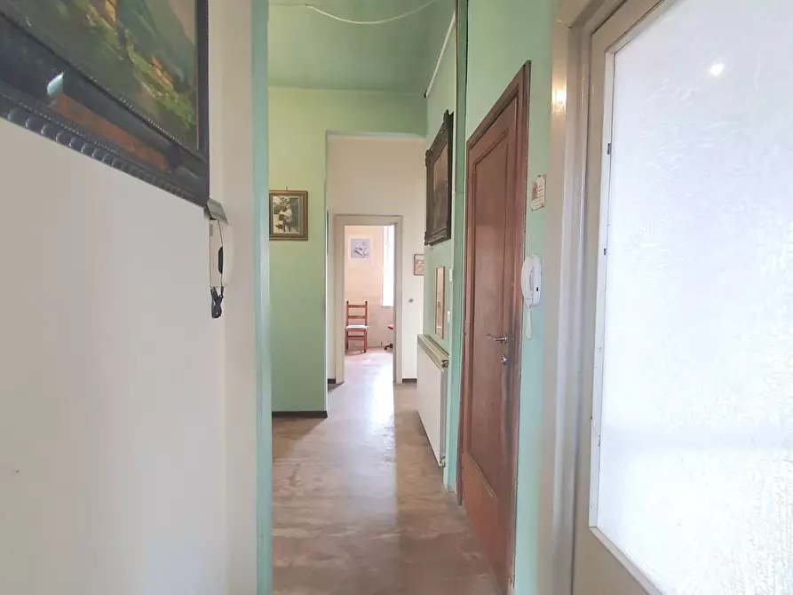 Immagine 18 di Appartamento in vendita  a Lucca