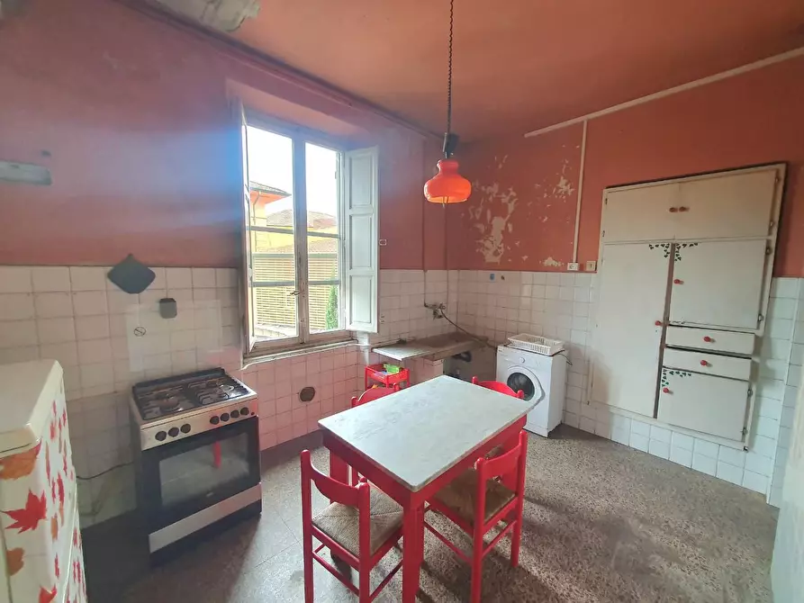 Immagine 17 di Appartamento in vendita  a Lucca