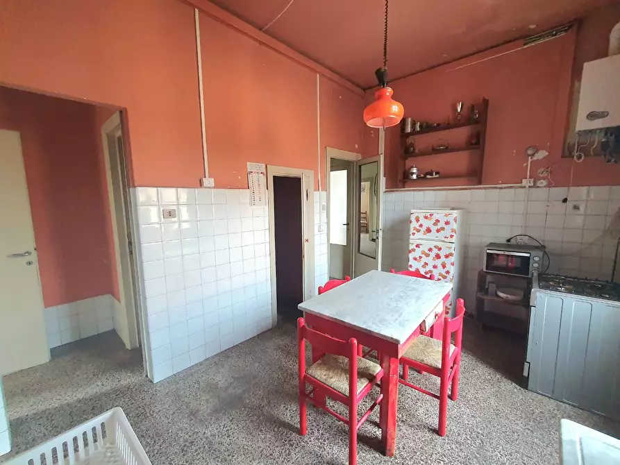 Immagine 15 di Appartamento in vendita  a Lucca