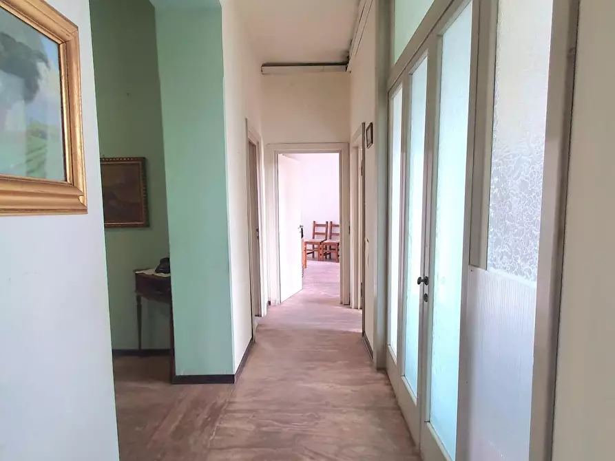 Immagine 19 di Appartamento in vendita  a Lucca