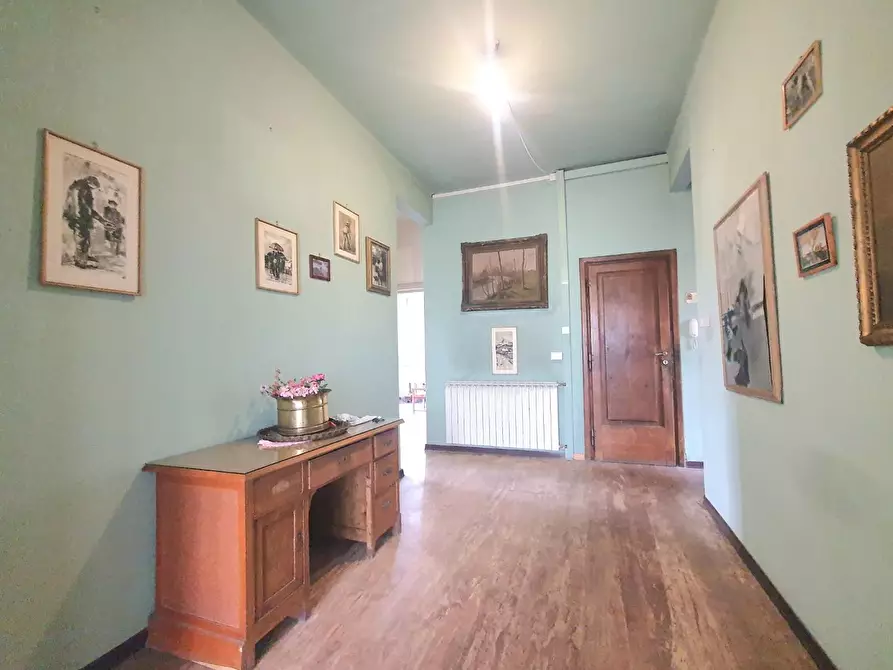 Immagine 4 di Appartamento in vendita  a Lucca