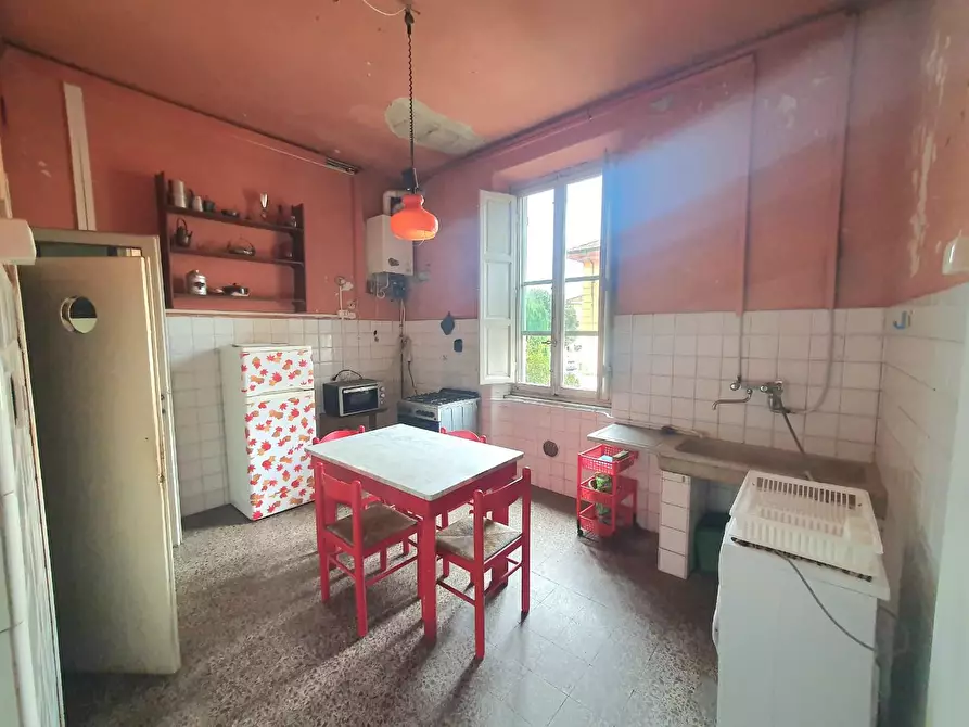 Immagine 14 di Appartamento in vendita  a Lucca