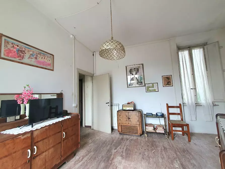 Immagine 8 di Appartamento in vendita  a Lucca