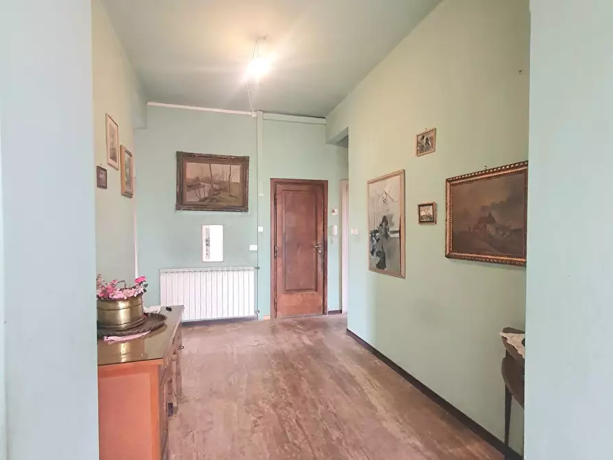 Immagine 5 di Appartamento in vendita  a Lucca