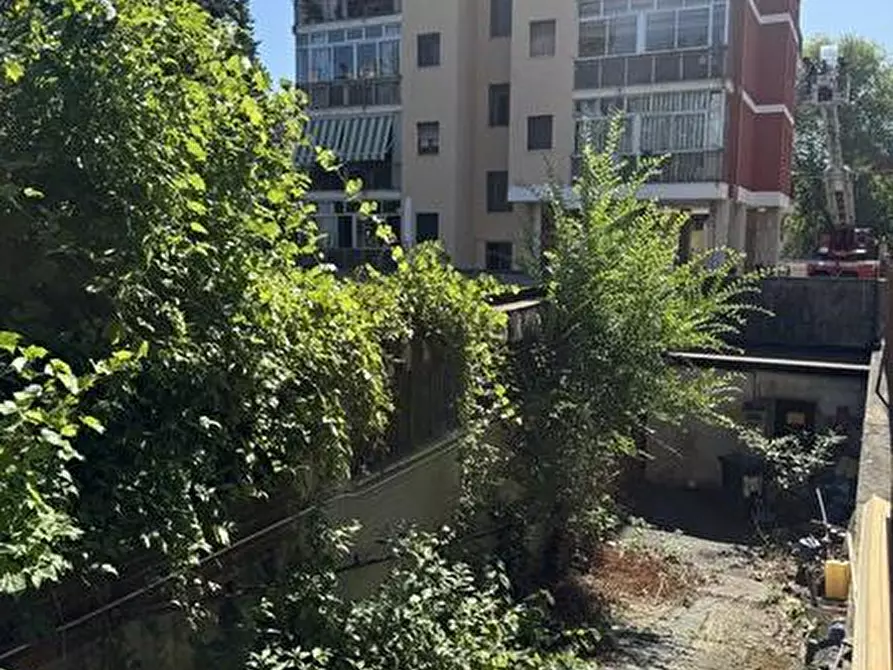 Immagine 2 di Capannone industriale in vendita  a Collegno