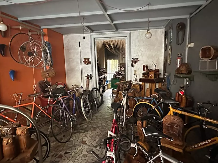 Immagine 3 di Negozio in vendita  a Torino