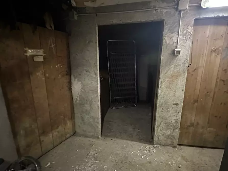 Immagine 5 di Negozio in vendita  a Torino