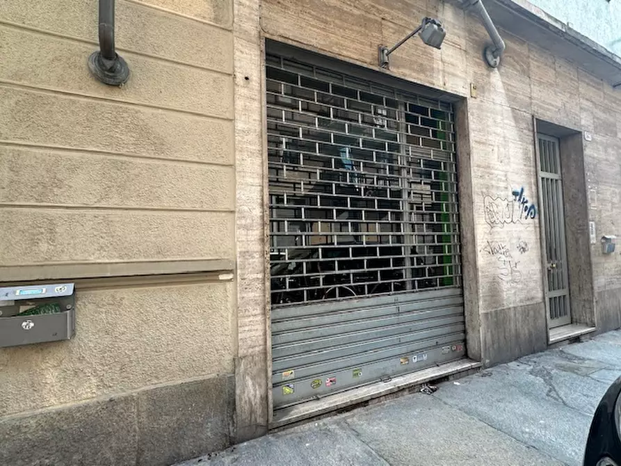 Immagine 1 di Negozio in vendita  a Torino