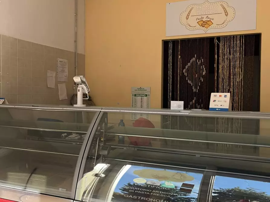 Immagine 3 di Negozio in vendita  a Torino