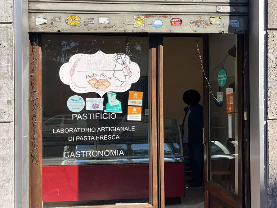 Immagine 2 di Negozio in vendita  a Torino