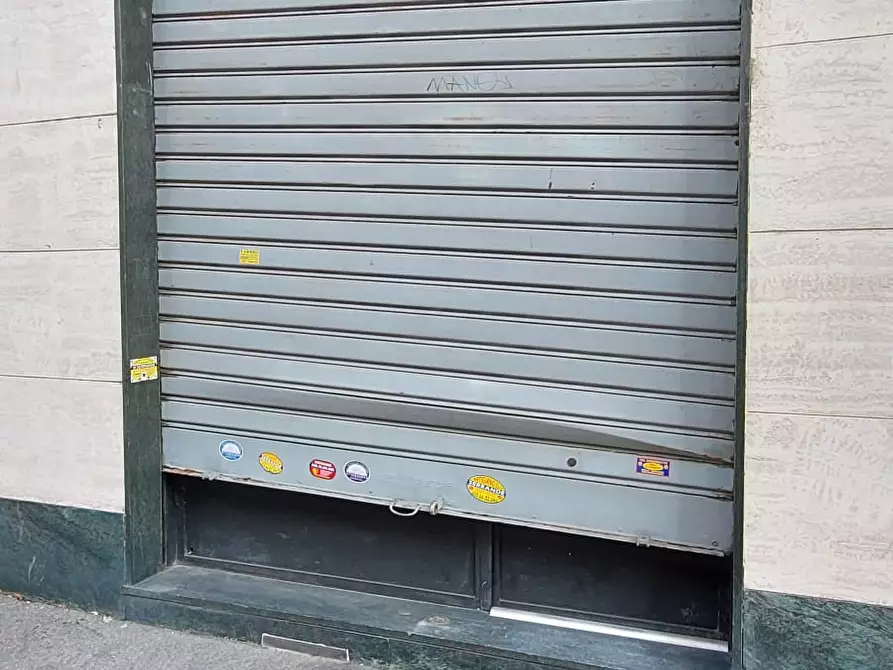 Immagine 1 di Negozio in vendita  a Torino