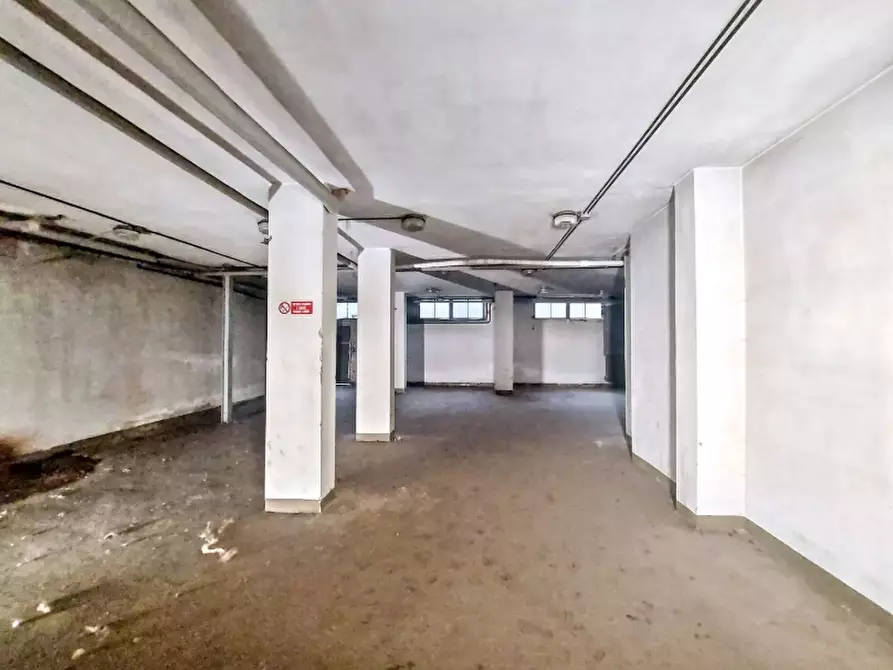 Immagine 2 di Magazzino in vendita  a Collegno