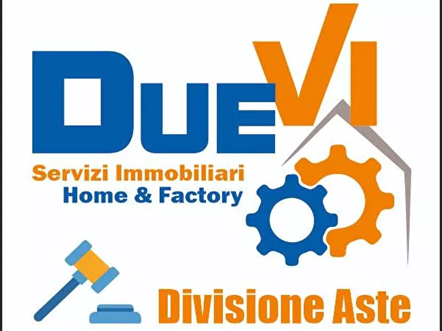 Immagine 2 di Garage in vendita  a Corio