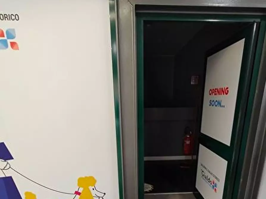 Immagine 3 di Negozio in vendita  a Chieri