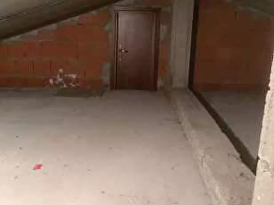 Immagine 15 di Magazzino in vendita  a Trezzo Sull'adda