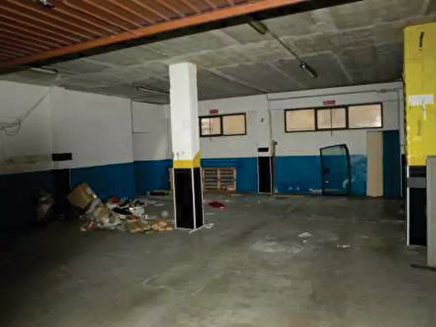 Immagine 11 di Magazzino in vendita  a Trezzo Sull'adda