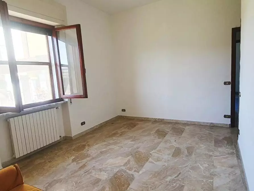 Immagine 21 di Appartamento in vendita  a Massa