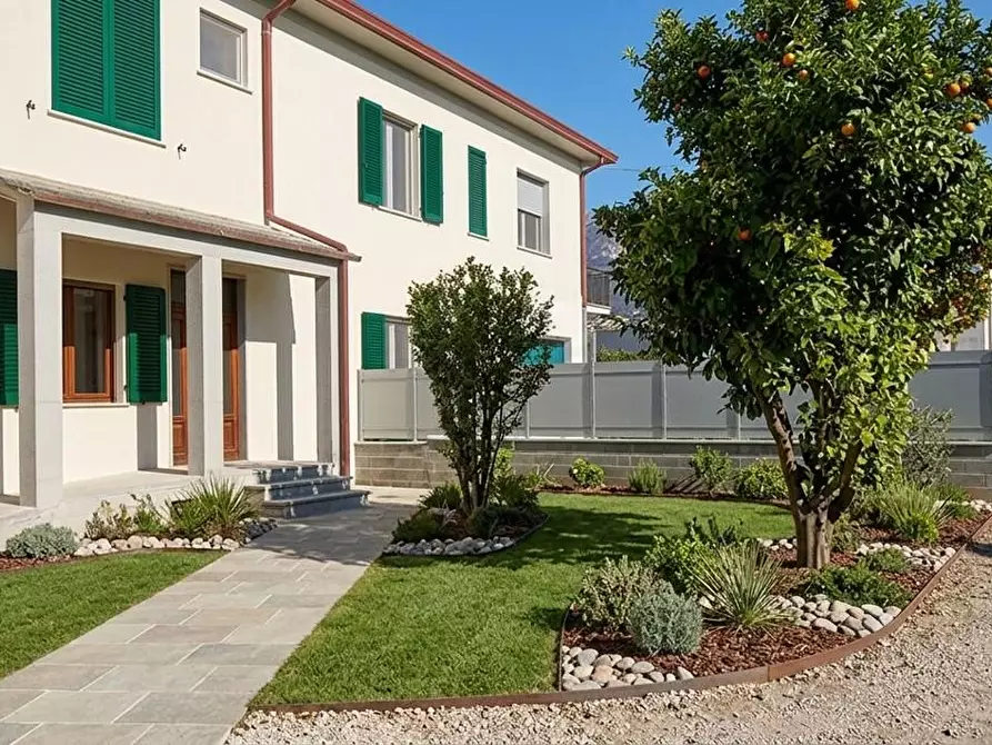 Immagine 4 di Appartamento in vendita  a Massa